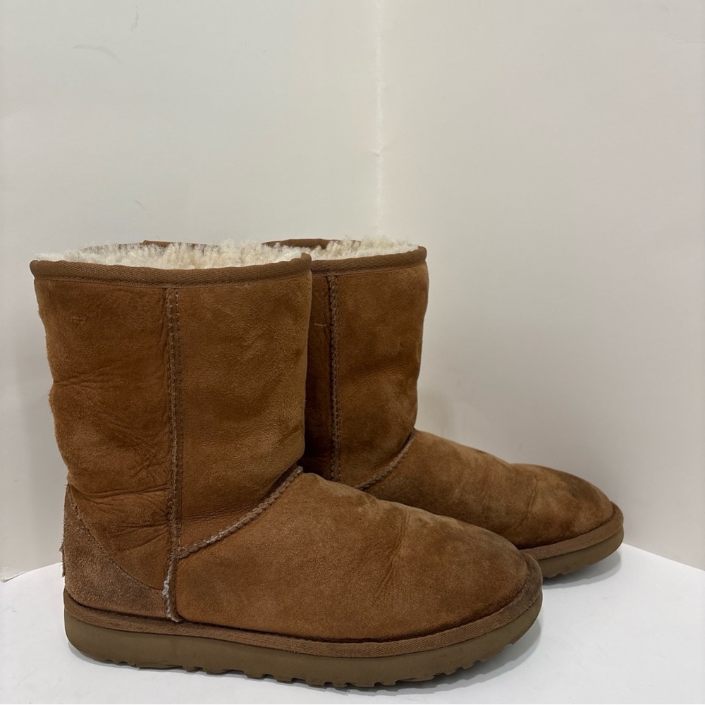 UGG Chestnut Classic Short boots